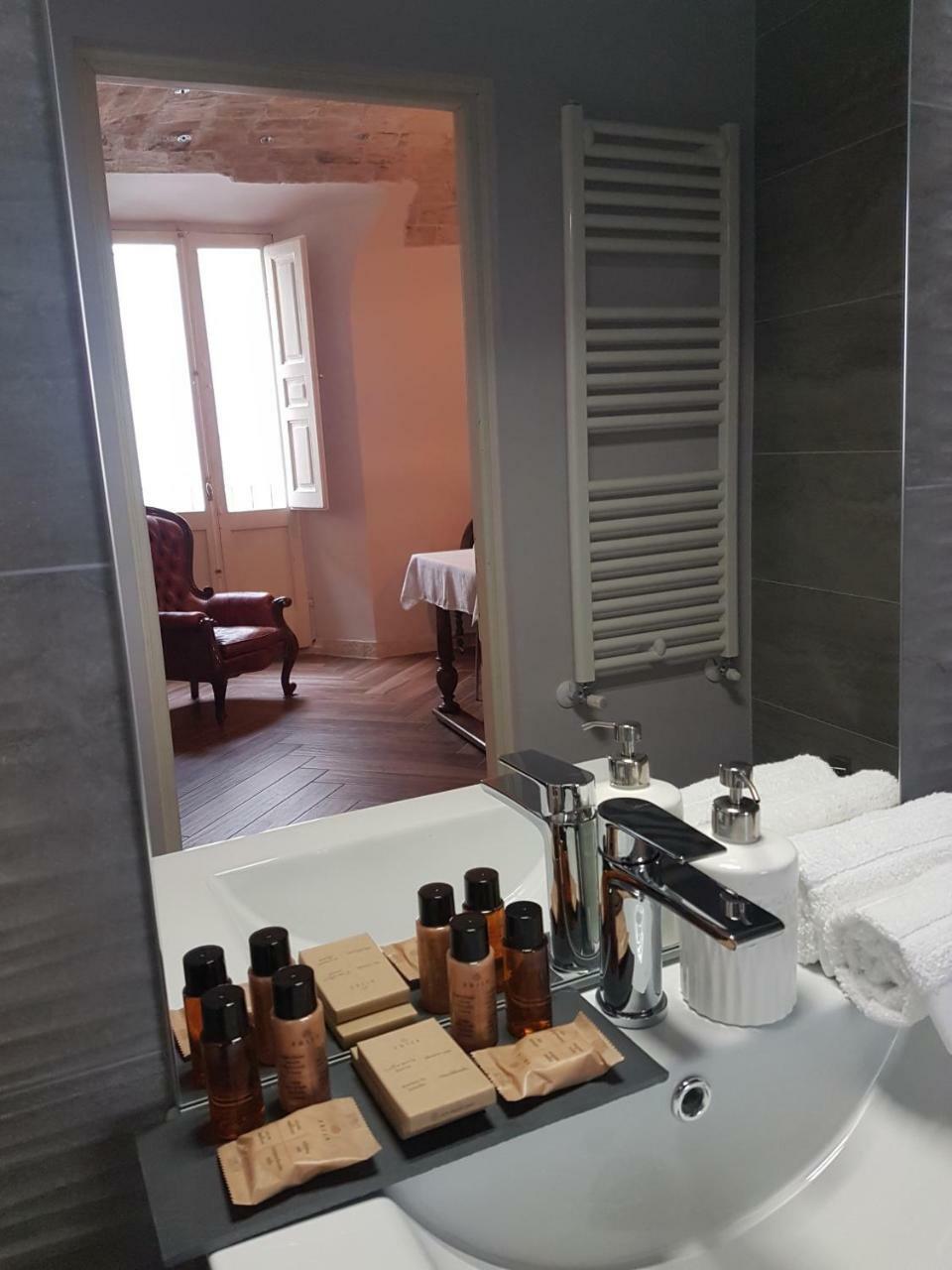 La Dimora Del Falconiere - Luxury Suites Sulmona Exterior foto